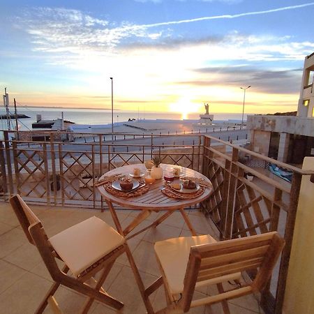 Potato Beach Apartment At Beach Front & Sea View Лагуш Екстер'єр фото